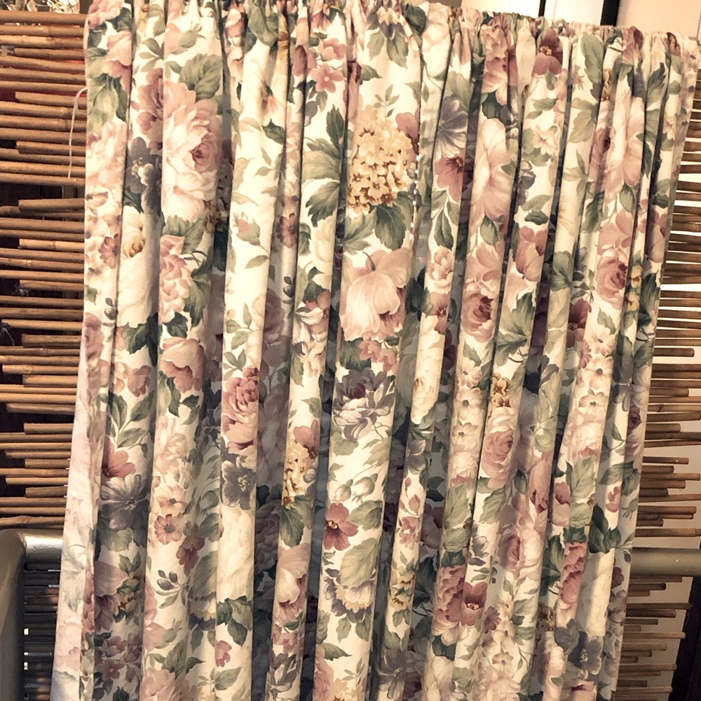 Floral-printed curtains (2 Panels)